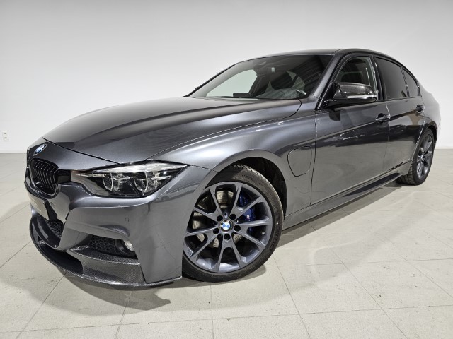 BMW 330e Plug-In Hybrid M-PACK