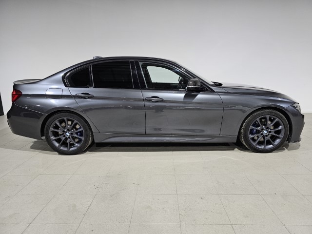 BMW 330e Plug-In Hybrid M-PACK