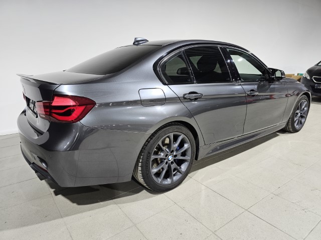 BMW 330e Plug-In Hybrid M-PACK