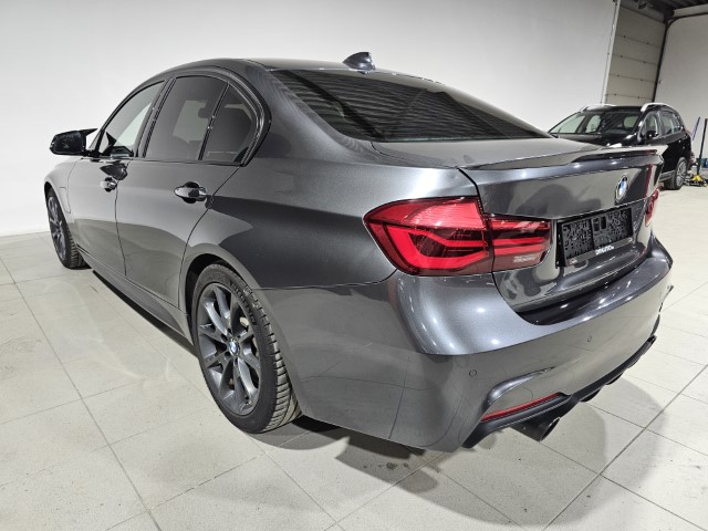 BMW 330e Plug-In Hybrid M-PACK